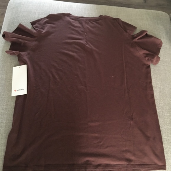 Lululemon Cut Out T-Shirt - Picture 4 of 4